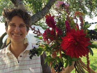 Farmer Sarah with a Fresh Cut autumn bouquet.